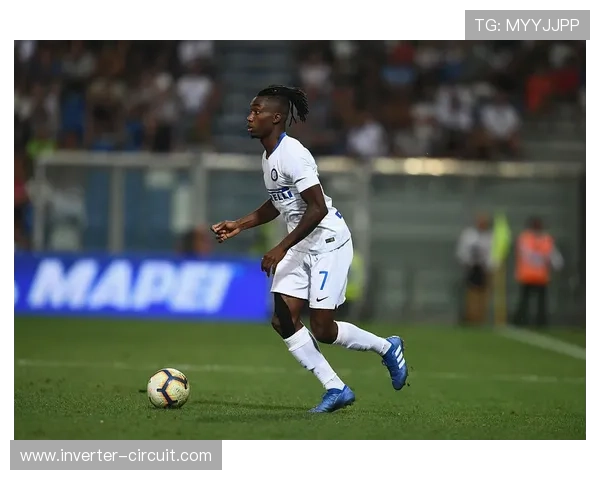 德甲转会市场动态：多家俱乐部竞逐新星，夏季转会窗悬念重重