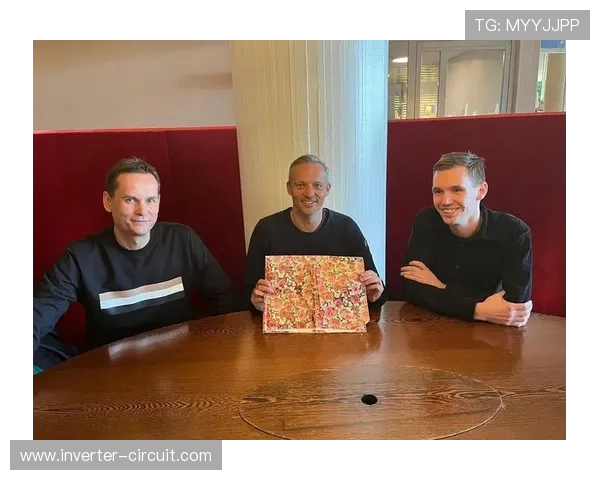 克鲁伊夫战术革新分析：重新定义现代足球的战略思维与原则