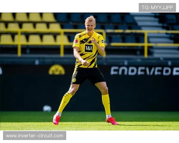 多特蒙德在关键战连续表现不稳,年轻阵容的稳定性正对争冠形势形成制约 多特蒙德在关键战连续表现不稳,年轻阵容的稳定性正对争冠形势形成制约