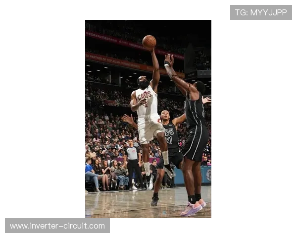 哈登持续高效突破对比欧文，提升篮网关键时刻得分能力