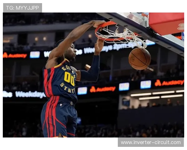 朱利叶斯·兰德尔挡拆中成功制造错位，提升季后赛关键得分效率